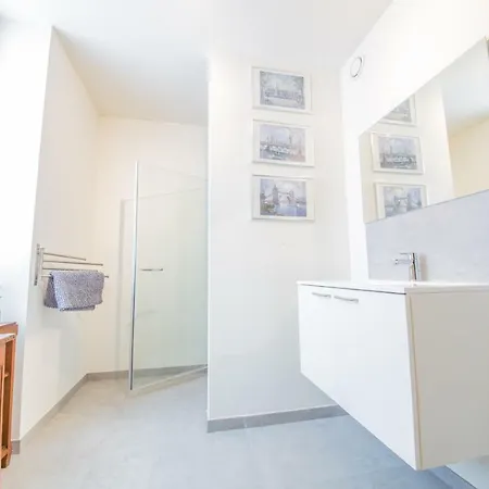 Gezellige 9p Vlakbij De Grotten En Dinant Holiday home Rochefort